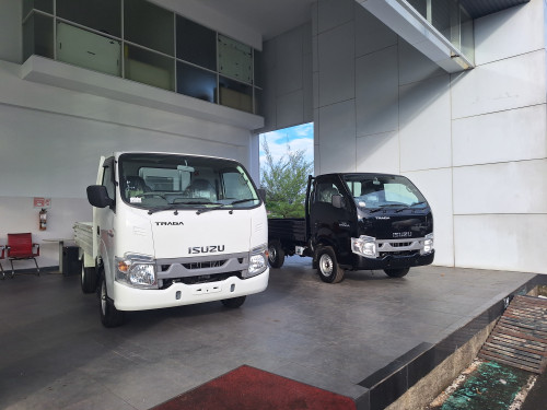 Sales  isuzu Purwakarta
